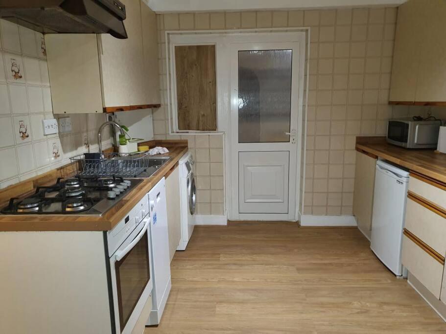 Modern 4 Bedroom House In Heathrow, London Stanwell Luaran gambar