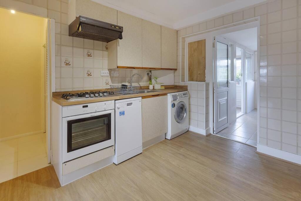 Modern 4 Bedroom House In Heathrow, London Stanwell Luaran gambar