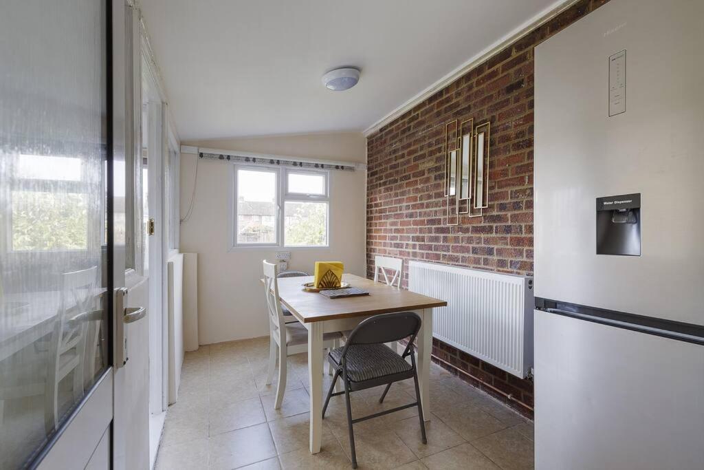 Modern 4 Bedroom House In Heathrow, London Stanwell Luaran gambar